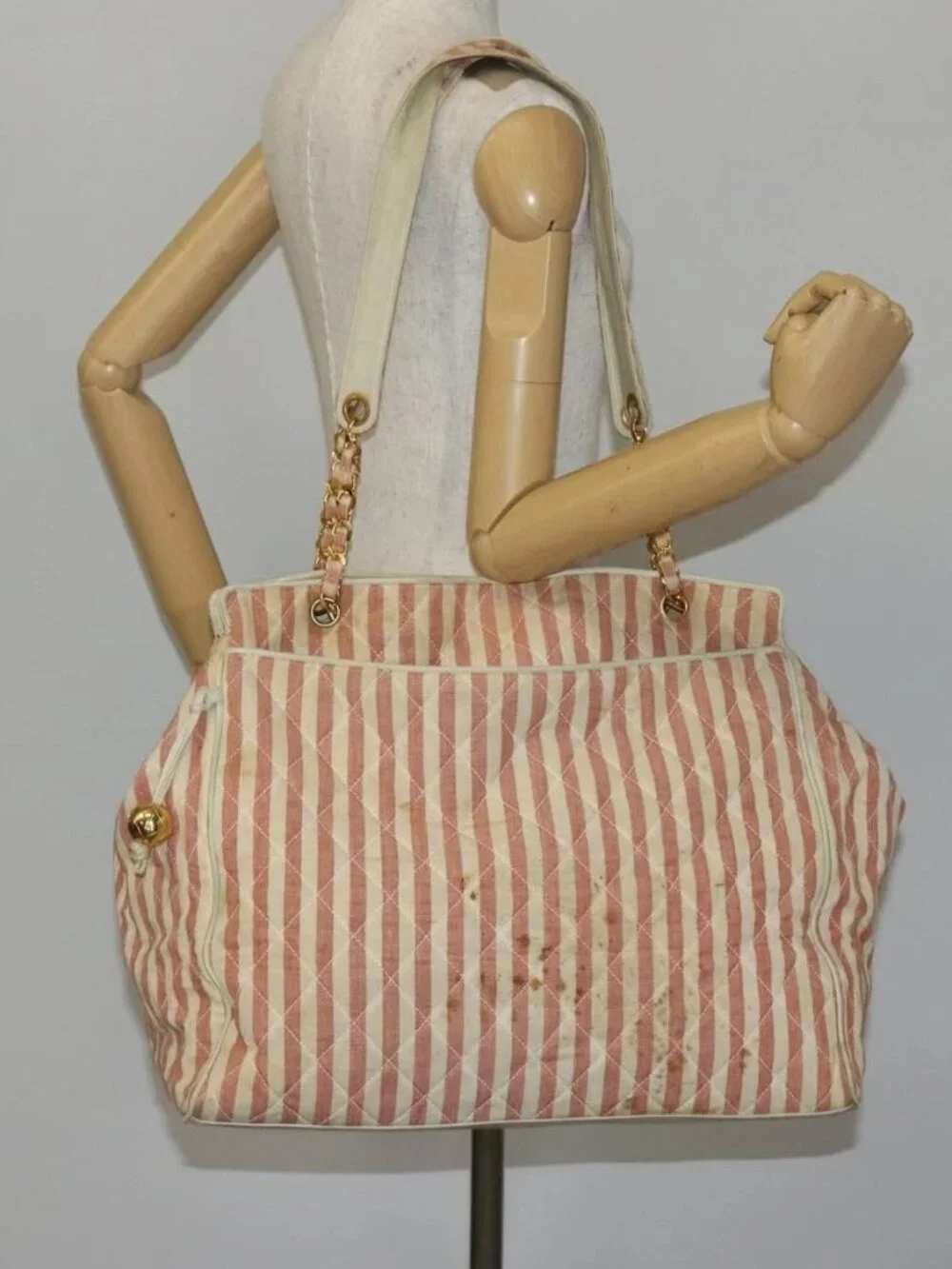 CHANEL Matelasse Tote Bag Canvas Red Gold CC Auth 142751
